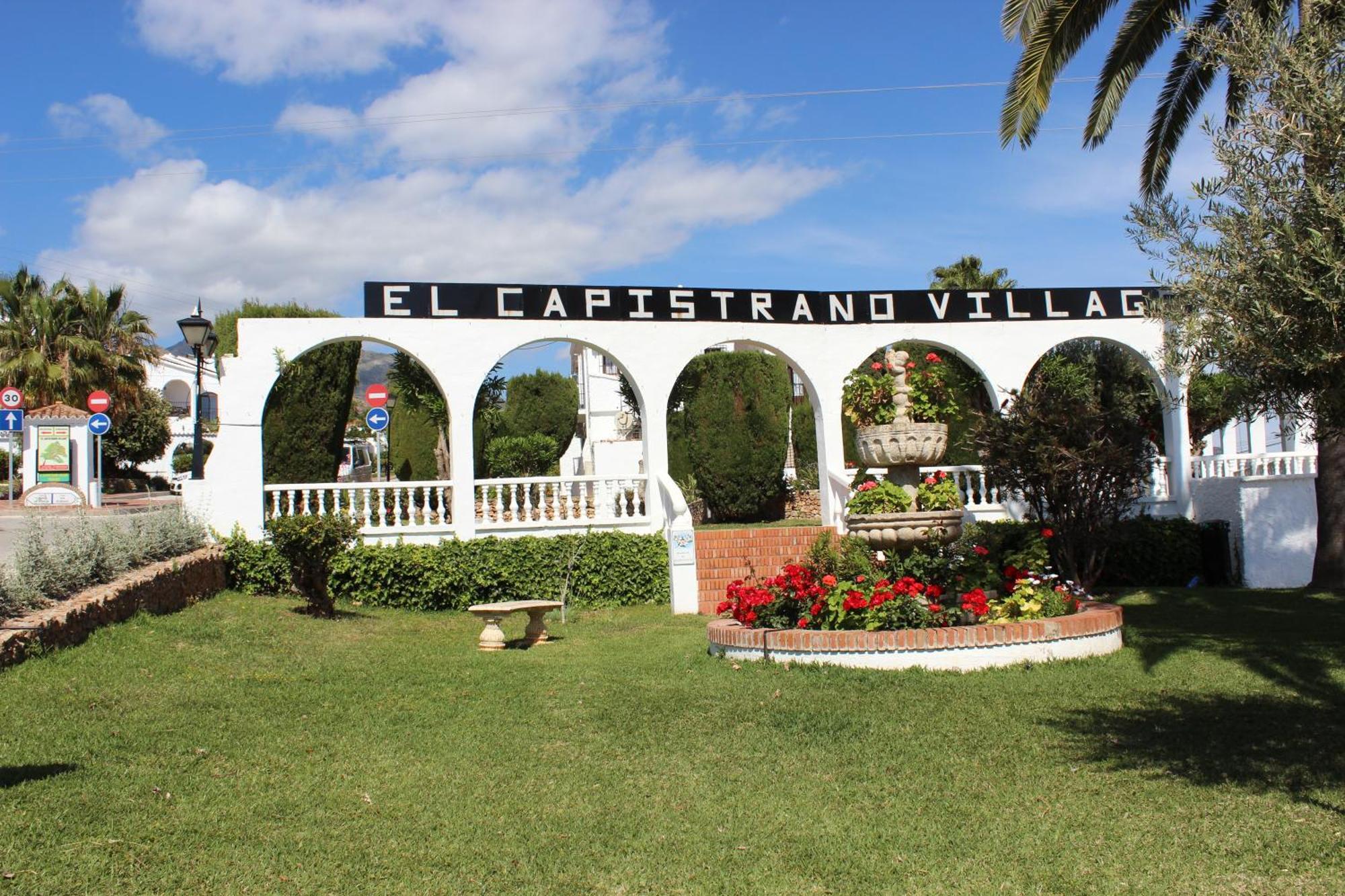 Apartamento Capistrano Village Nerja Ngoại thất bức ảnh